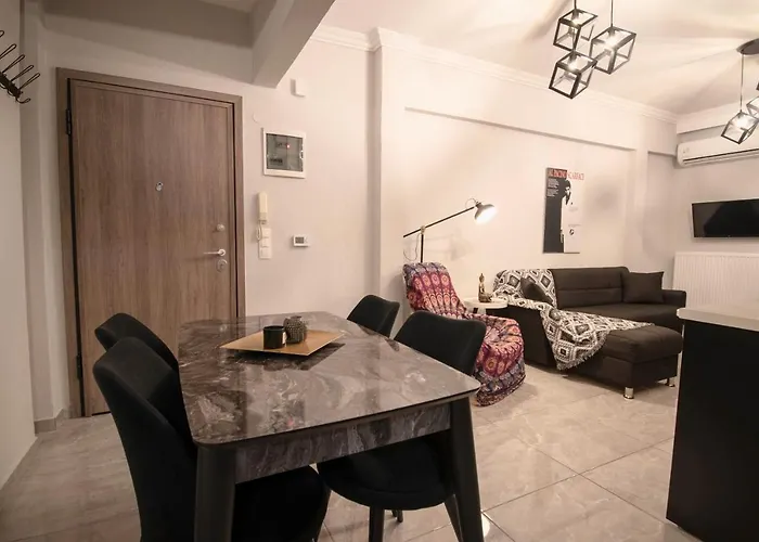 Pyrgos House *