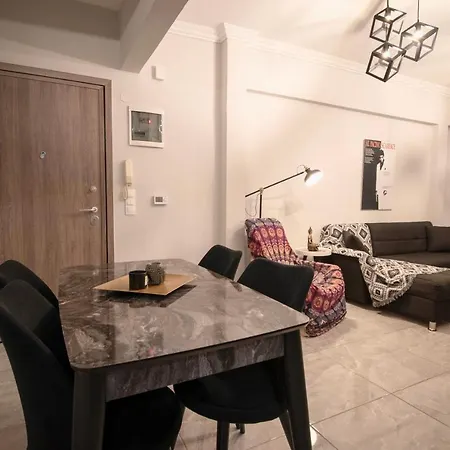 Pyrgos House *